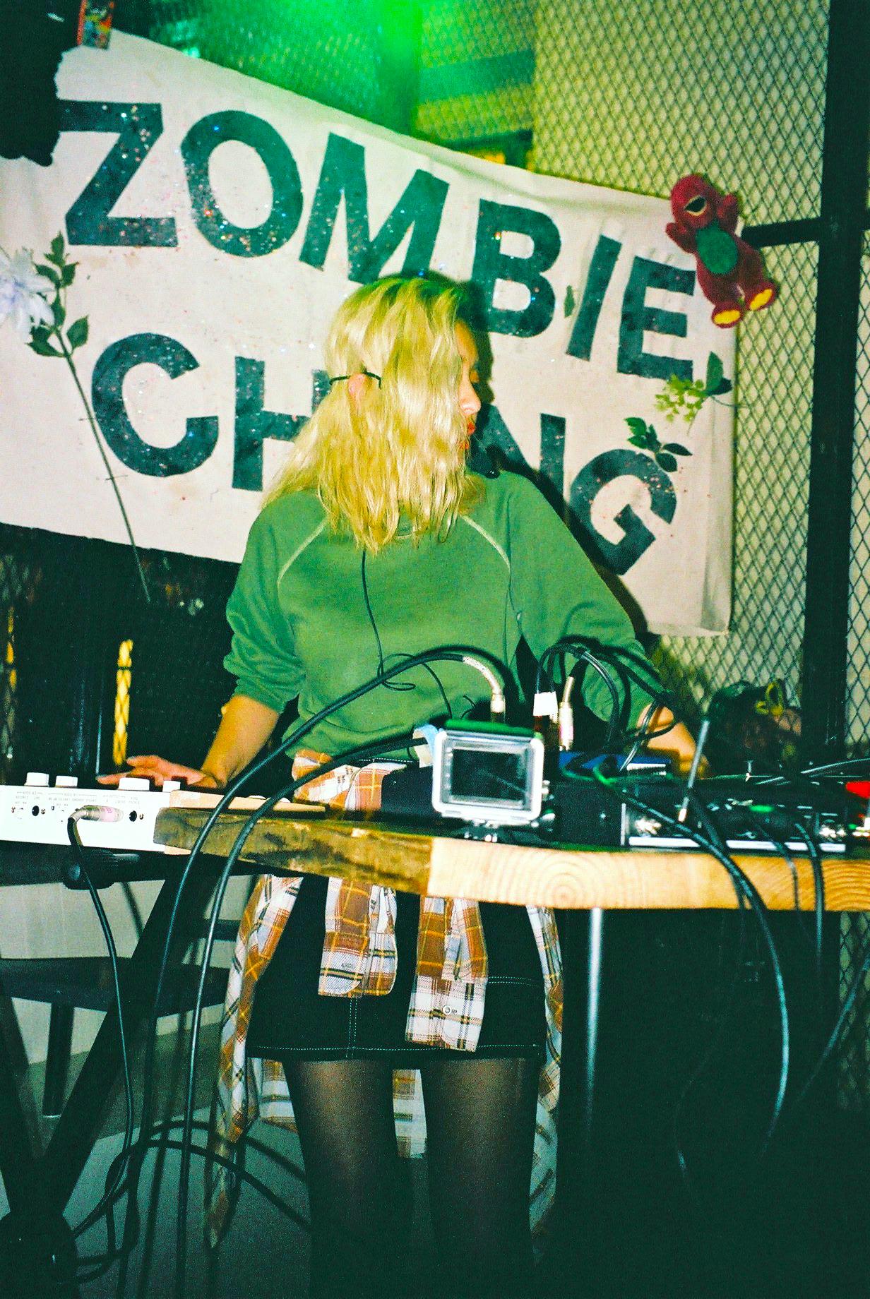 編アシkt (22歳)が気になっている同世代女子。ZOMBIE-CHANGの『GANG!』リリースパーティーへ潜入