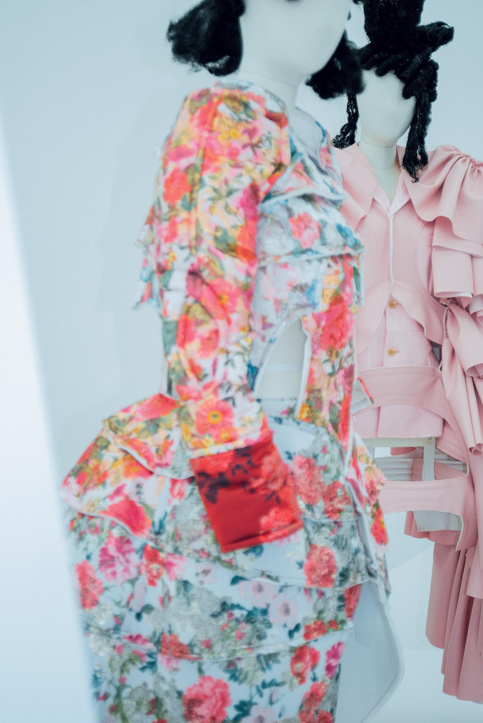 ファッション好きの間で話題独占!川久保玲氏の世界を堪能できる〈コム デ ギャルソン展〉@MET