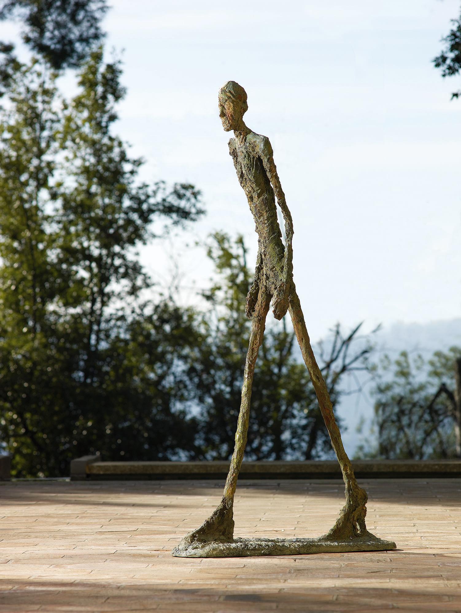 彼はなぜ、細く長い彫像へと向かうようになったのか。20世紀を代表する彫刻家、ジャコメッティの大回顧展が国立新美術館で開催