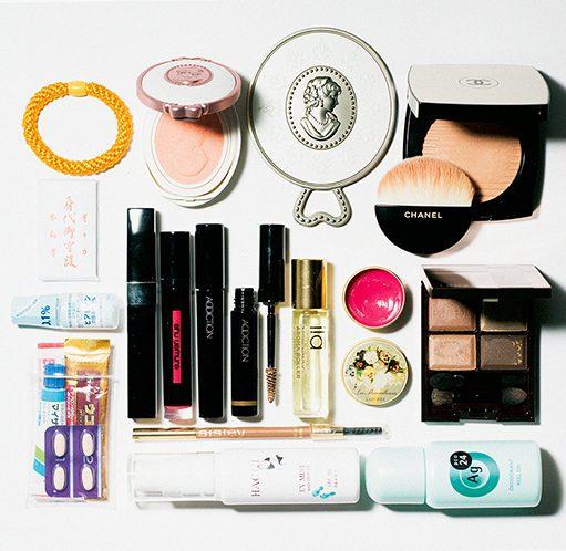 意外と見れない、人のメイクポーチの中。フリーランスPR・ヨガインストラクター/野島裕子さんの持ち歩きコスメを大解剖!