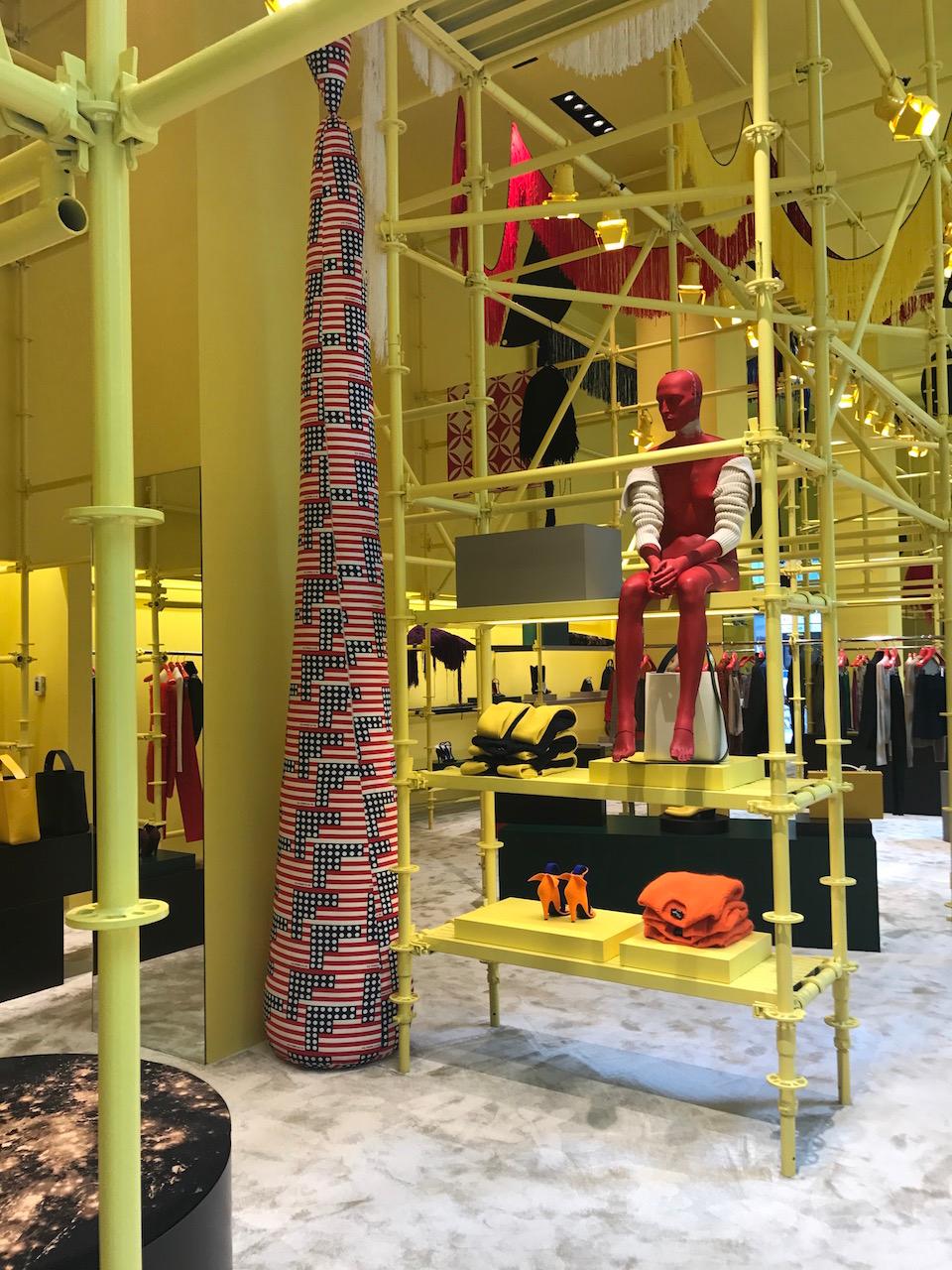 NYで真っ先に駆けつけたい! 〈CALVIN KLEIN 205W39NYC〉の旗艦店がリニューアル ラフ・シモンズのアート愛がたっぷり♡