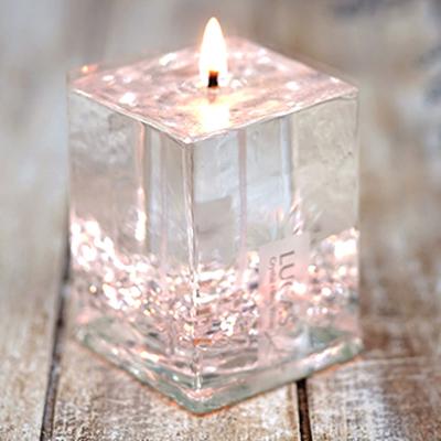 パワーストーンがずらりと並んだショップで、編集idが見つけた注目のアイテム「ヒーリング浄化フレグランス」