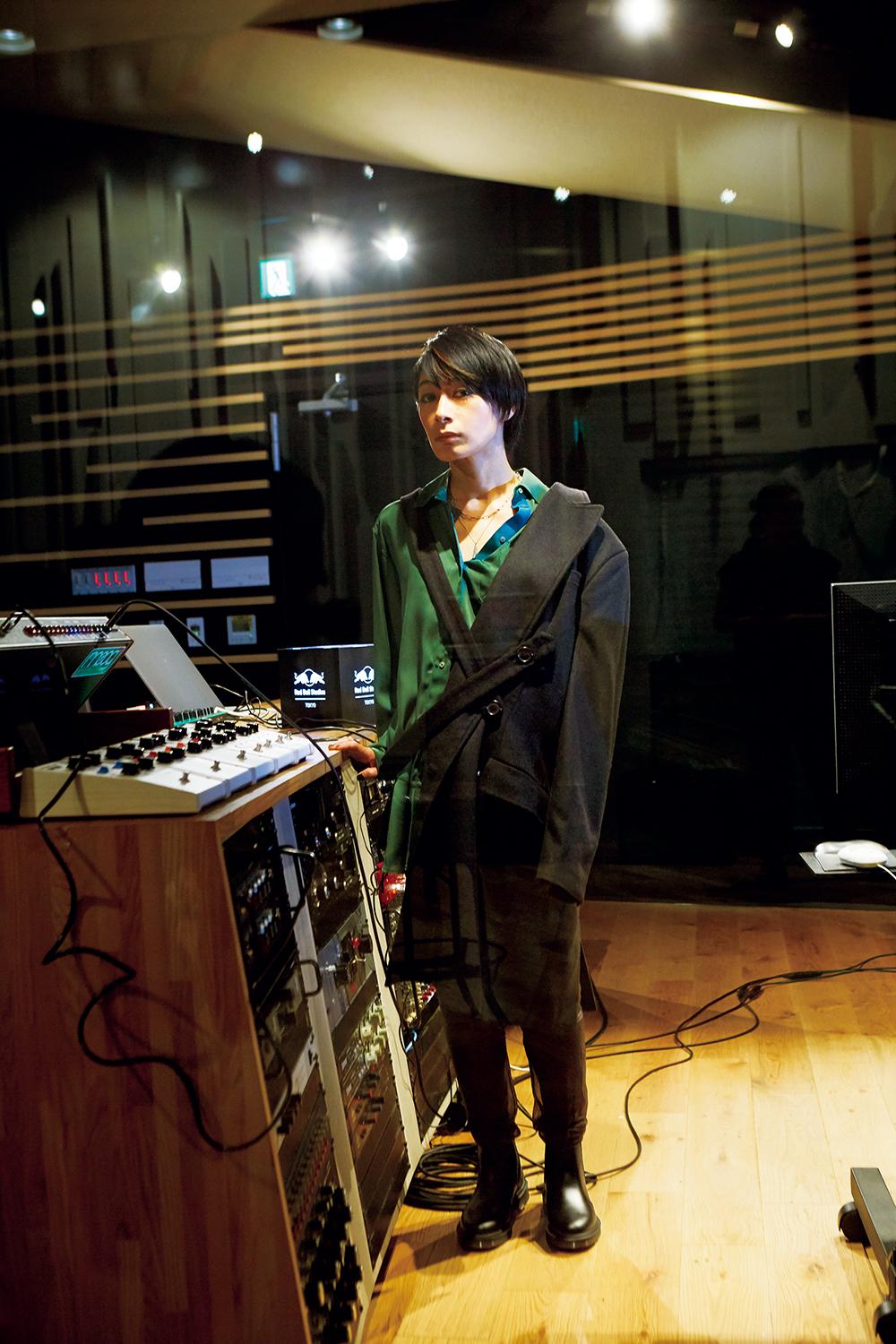 〈ドクターマーチン〉が似合う女性の持つスピリット、彼女たちのスタイルとは?