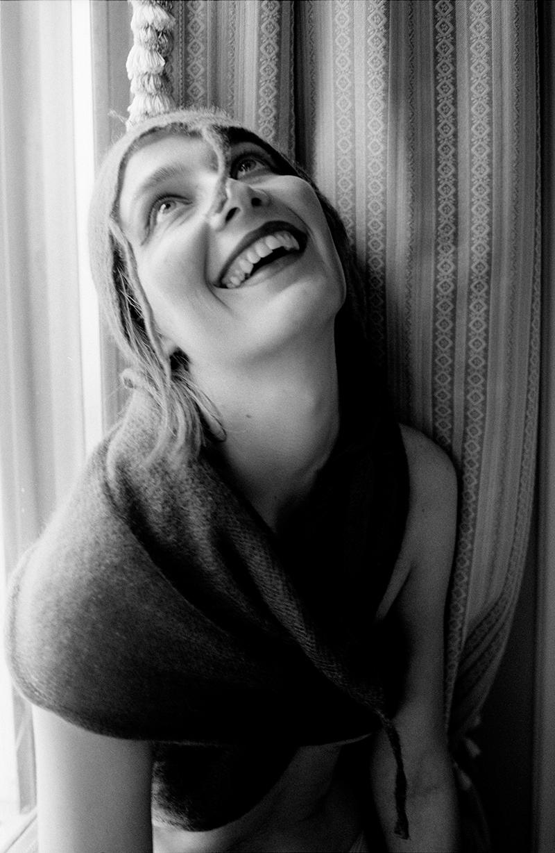 1人の女性を撮り続けた20年間、写真集『アンナ/Anna』が刊行。写真家エレナ・エムチュックとアンナ、2人の関係性とは