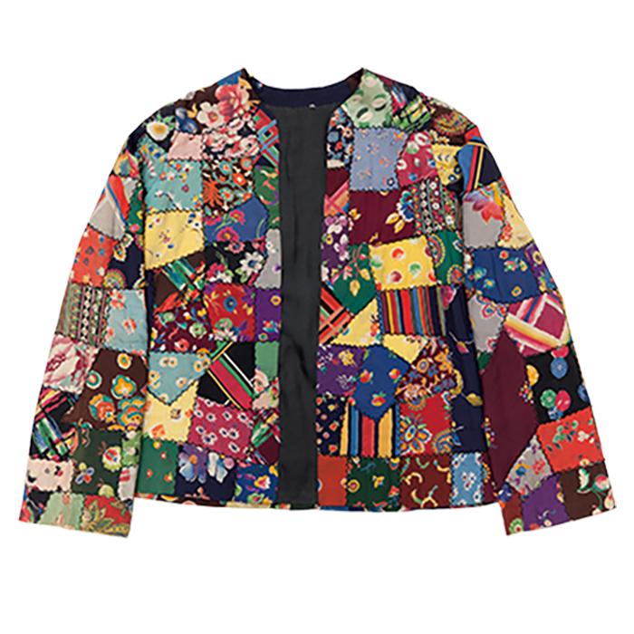 ノーカラー&ノーボタンのミニマムさで組合せが引き立つ。ジャケット¥27,000(…