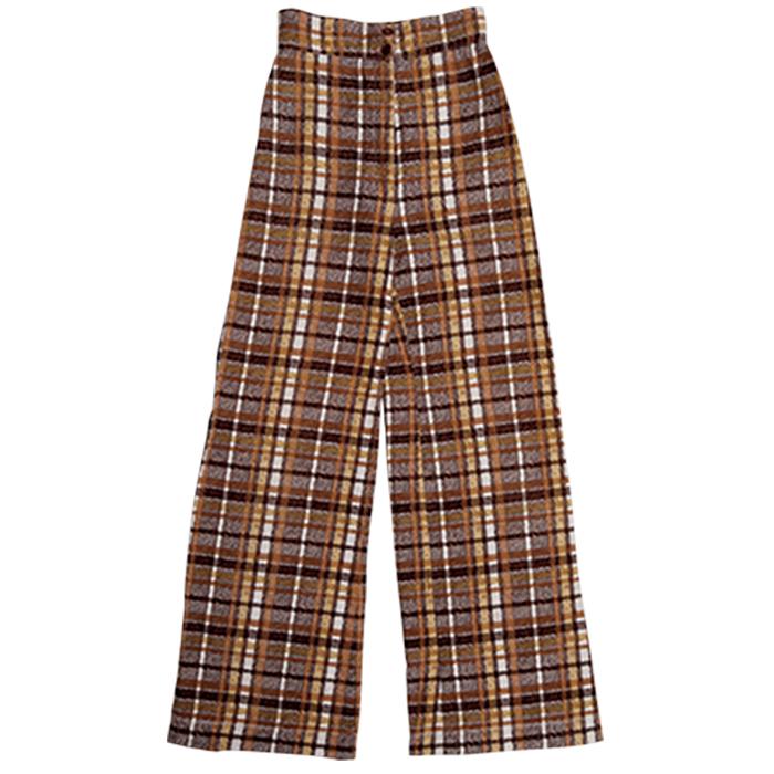 チェック柄のハイウェストフレアは70年代のもの。パンツ ¥16,800(キアリズ…