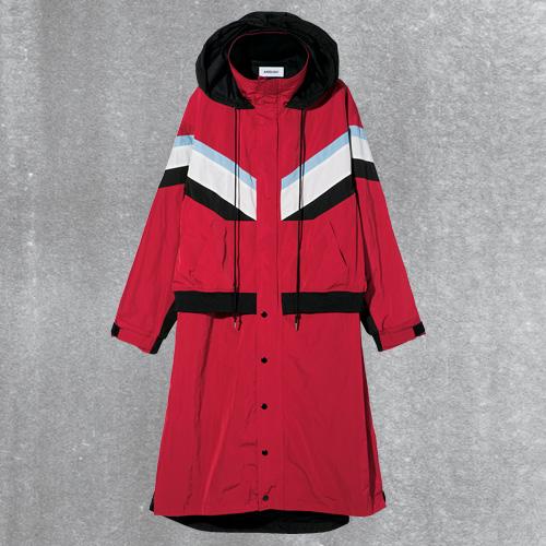 懐かしのウィンドブレーカーの進化版。コート ¥74,000(アンブッシュ® | …