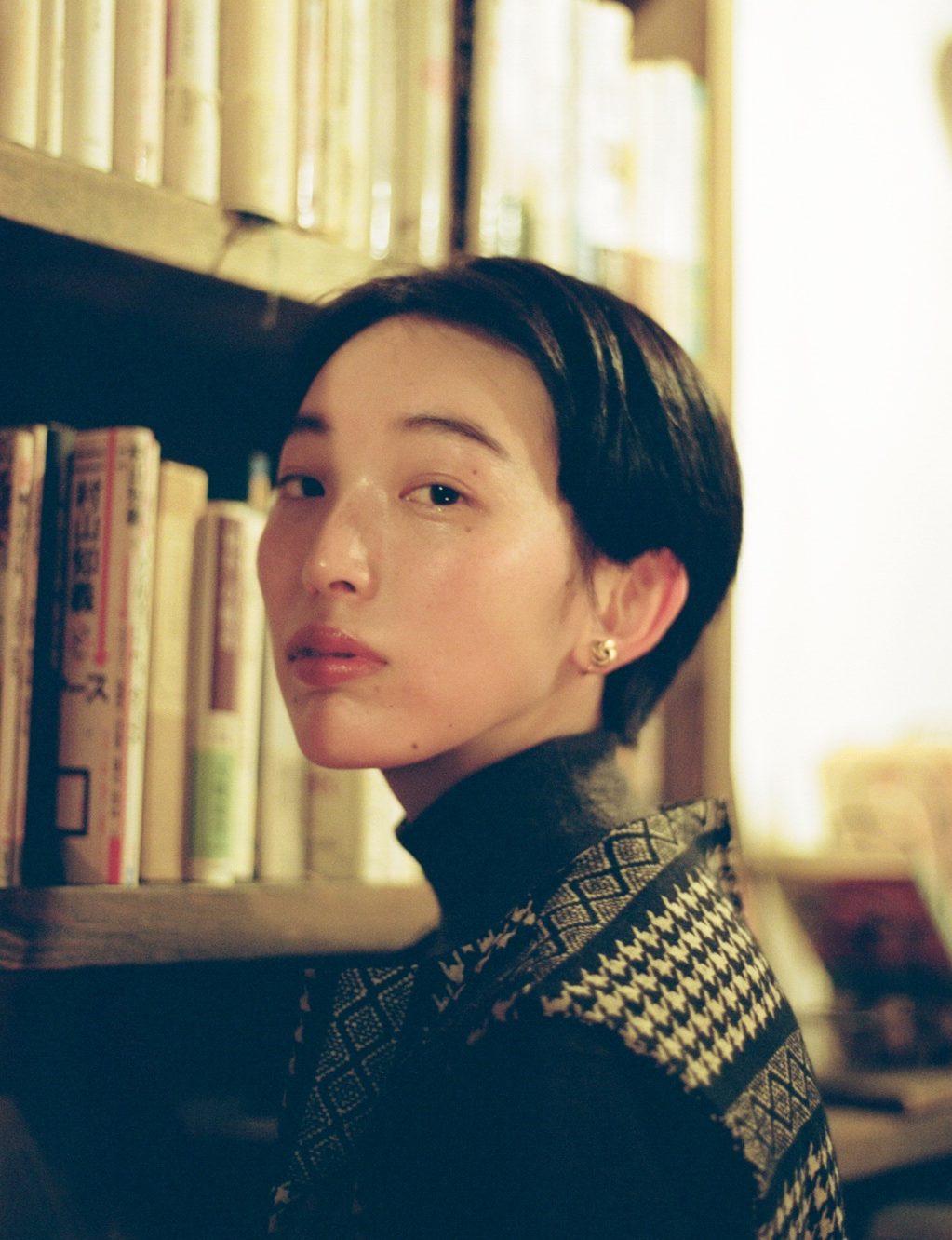 アラサーライター(♂)が行く! 現役美大生でモデルの徳永咲子ちゃんと高円寺の古本酒場「コクテイル書房 」で待ち合わせ