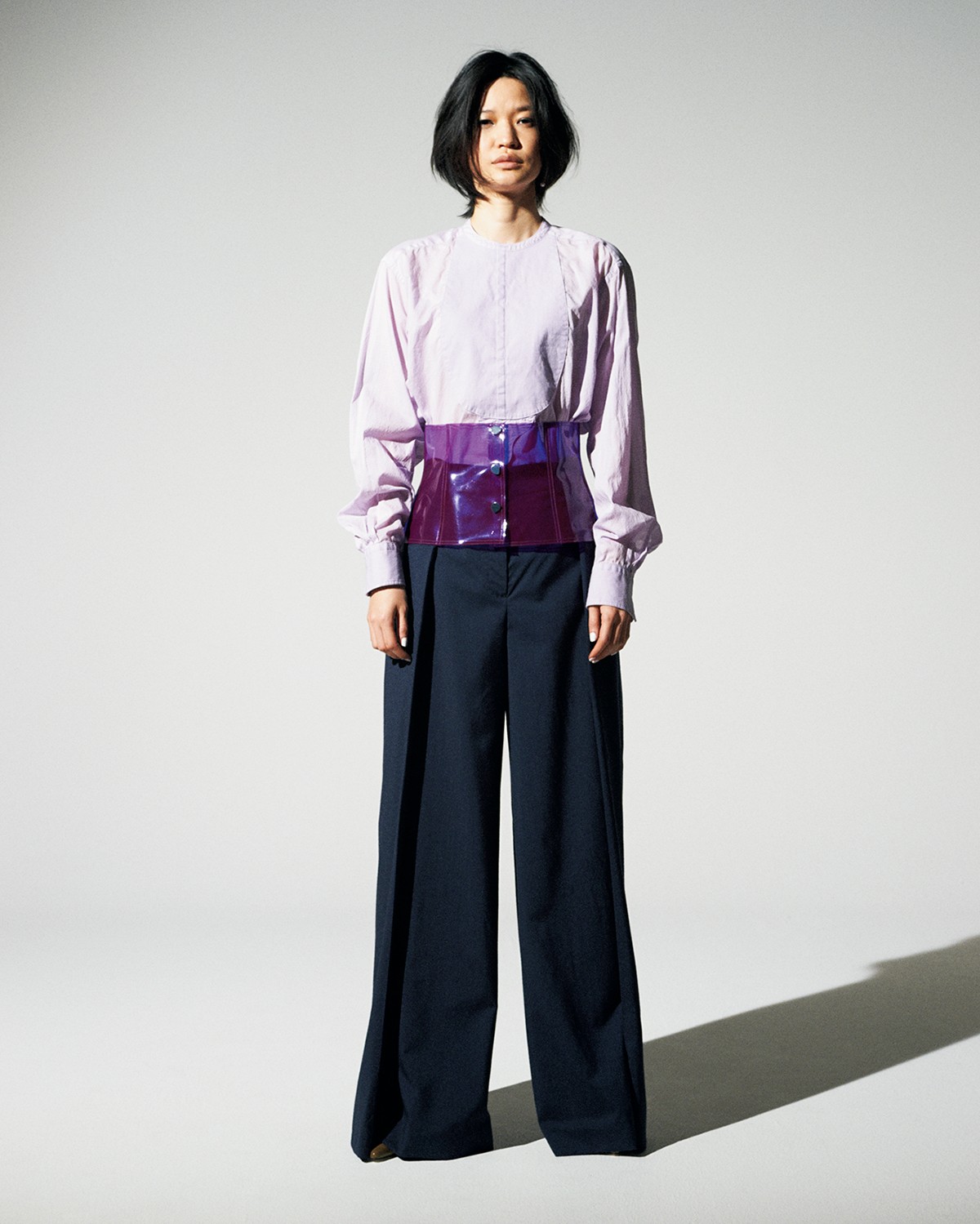 知的な色、ネイビーの考察とモダンスタイル