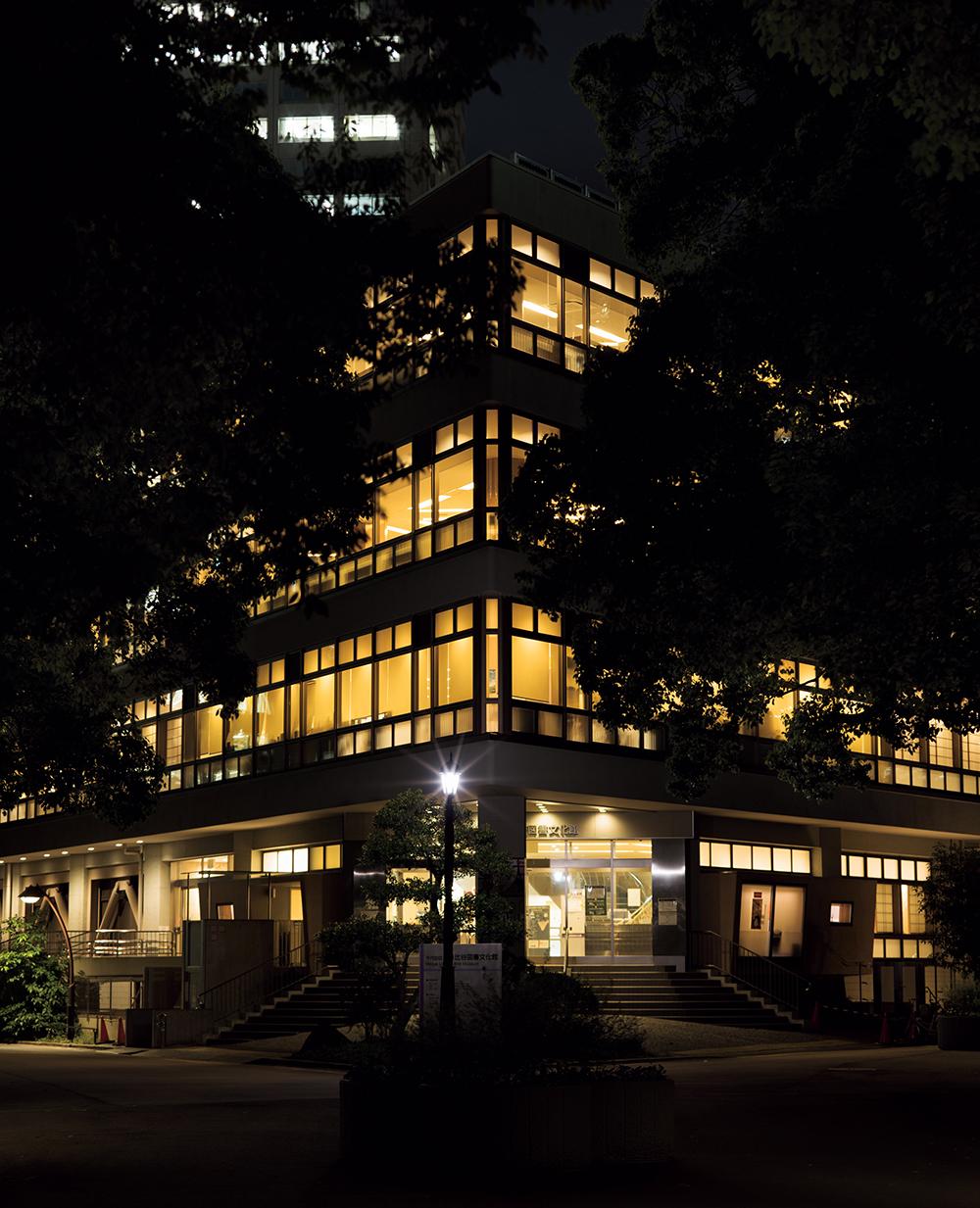 SUMMER NIGHT TOKYO GUIDE 夏は夜の図書館。