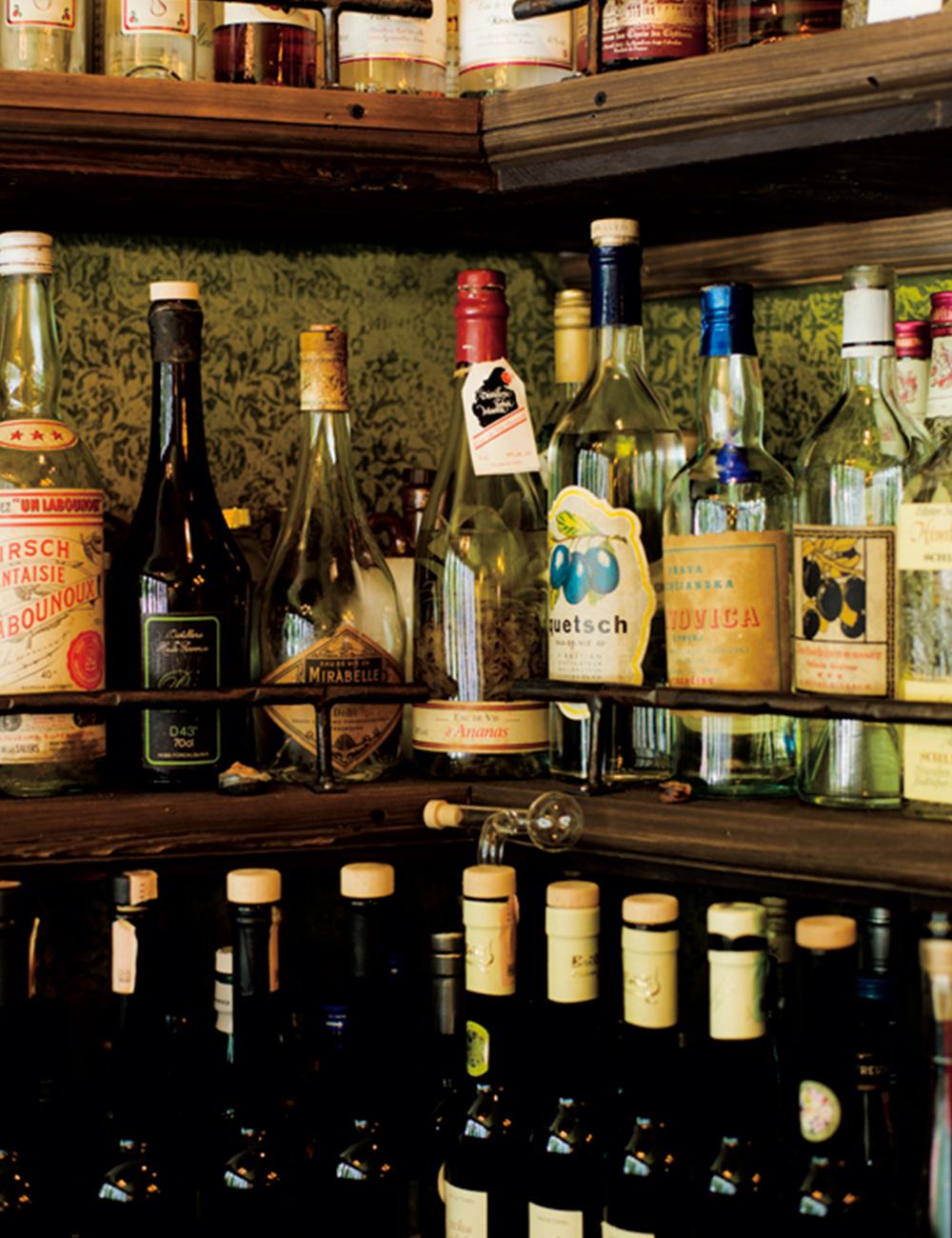 泡カクテルをオーダーしたくなるバー 西新宿 「BAR B&F」