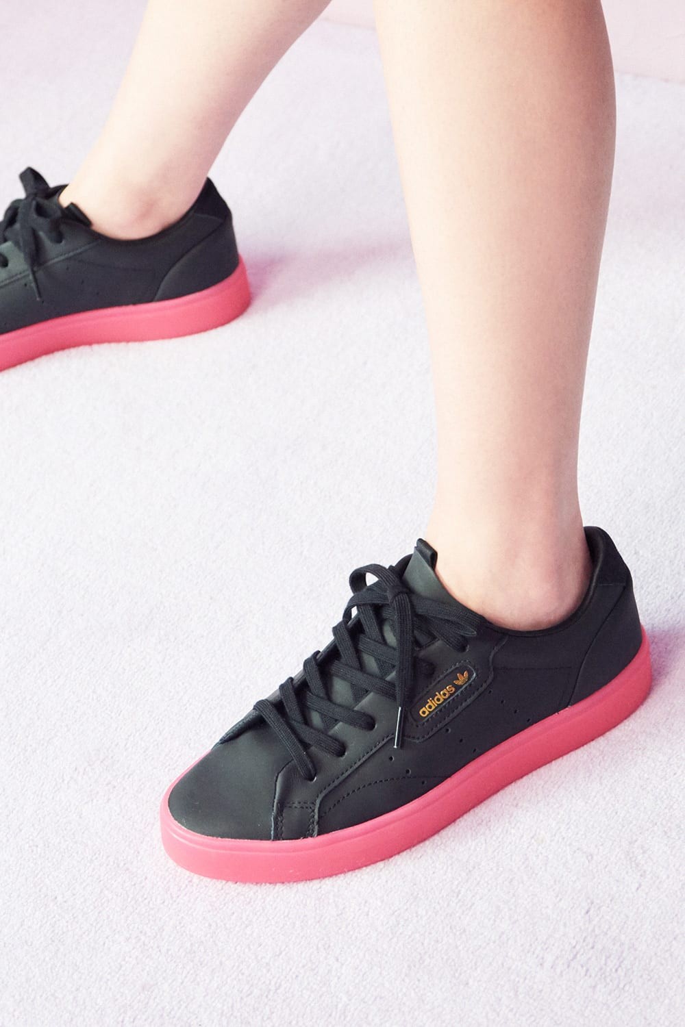 高感度な女子のためのスニーカー、〈adidas SLEEK〉誕生! - Slide:2