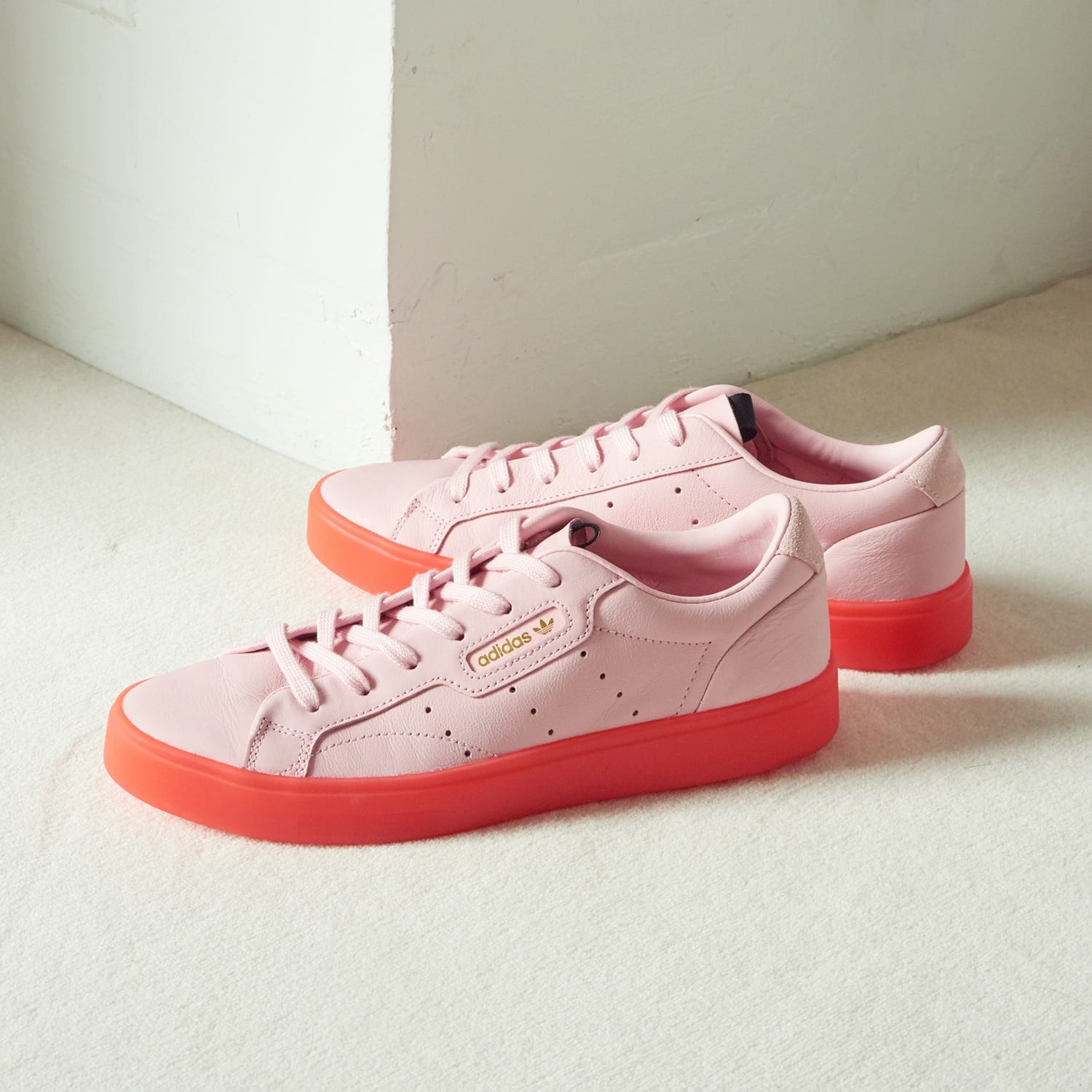 高感度な女子のためのスニーカー、〈adidas SLEEK〉誕生! - Slide:1