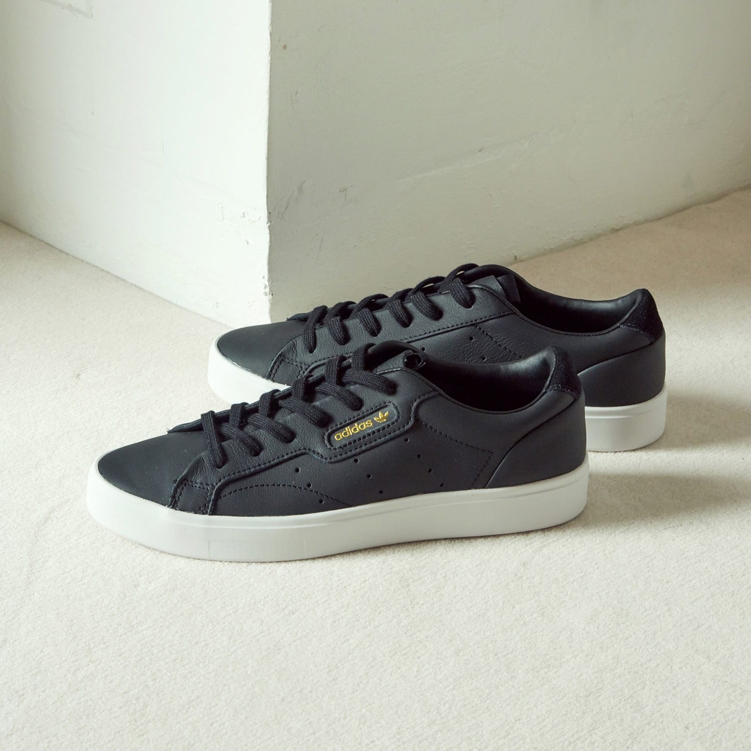 高感度な女子のためのスニーカー、〈adidas SLEEK〉誕生! - Slide:5