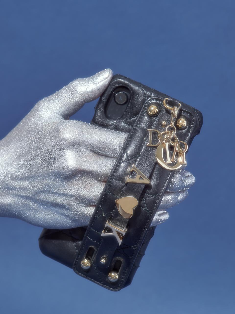 iPhoneケースをアップグレード。憧れブランドのケース8選