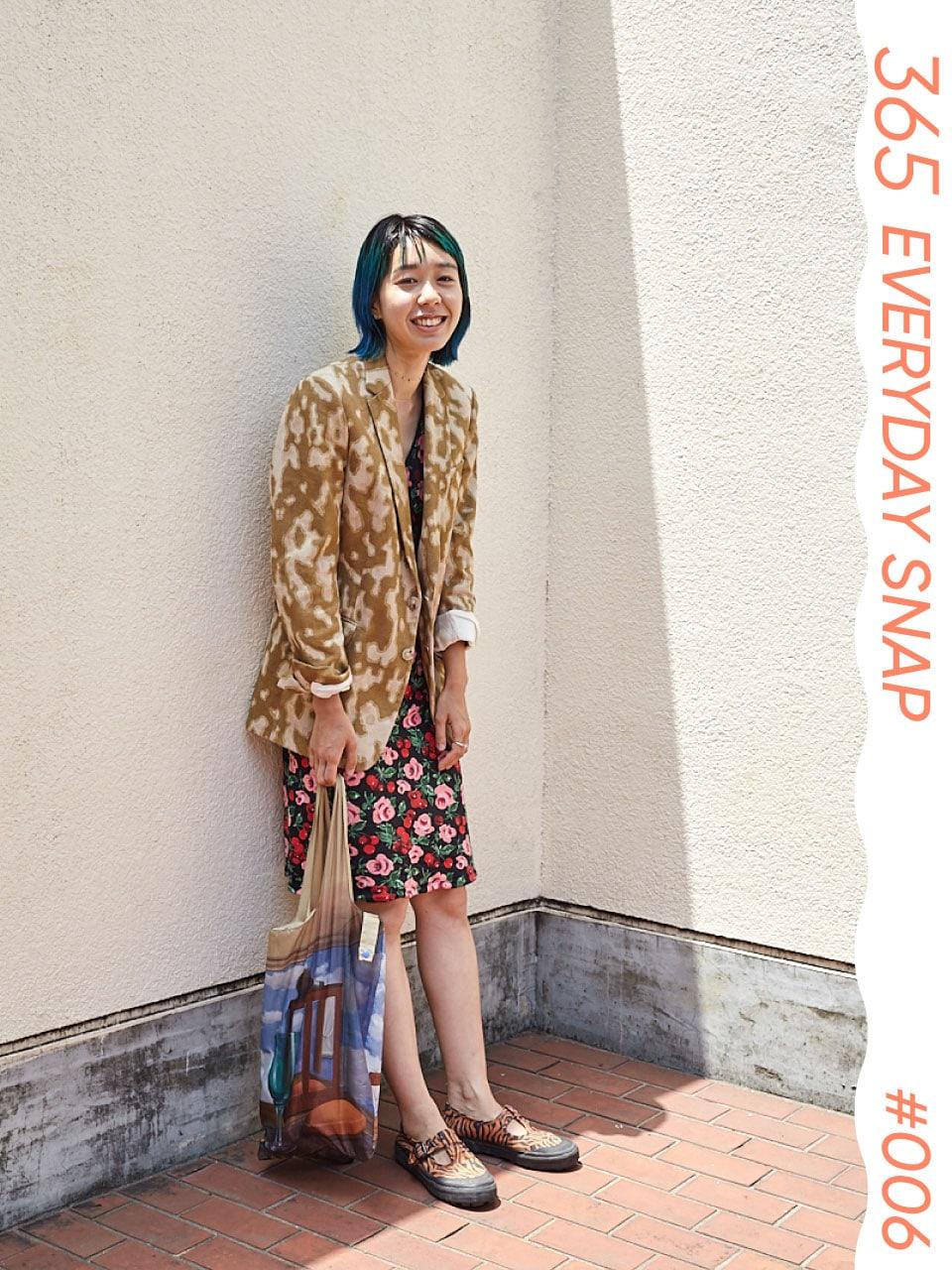 ジャケットが主役。大胆な柄ミックスで個性を強調|365日おしゃれスナップ