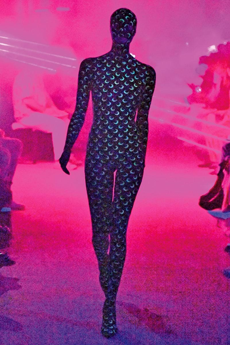 GINZAが厳選。最新コレクションで目を引いた「ダークロマンス」な装い - Slide:1