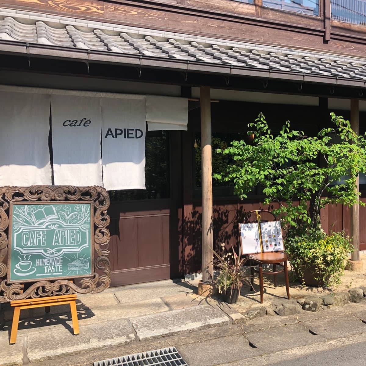 café apiedの外観 - Slide:4