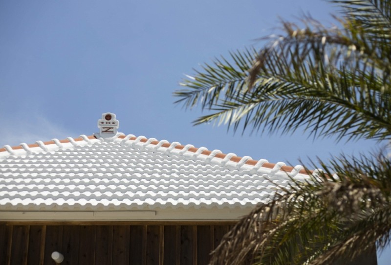 irregular INN Nakijin セメント瓦 - Slide:1