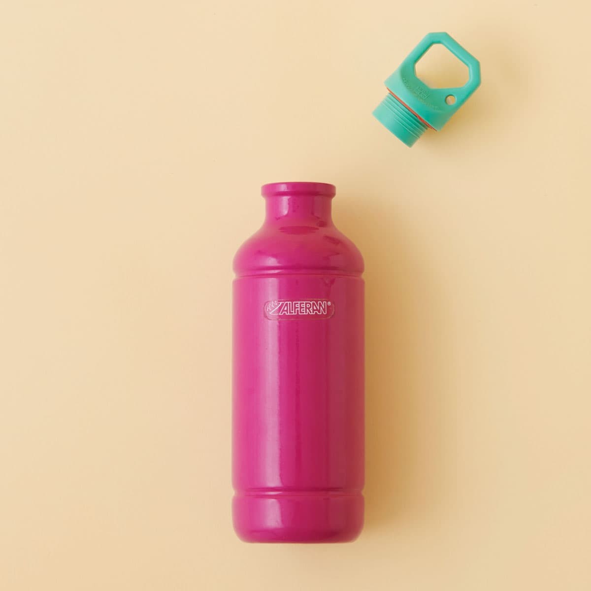 ピンクのアルミ水筒 - Slide:9