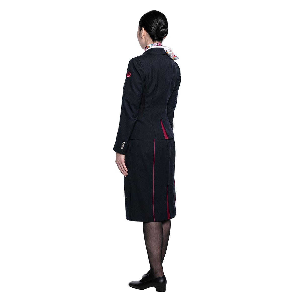 東京オリンピックを目の前にJALが新制服をお披露目。初となるパンツスタイルも登場 - Slide:2