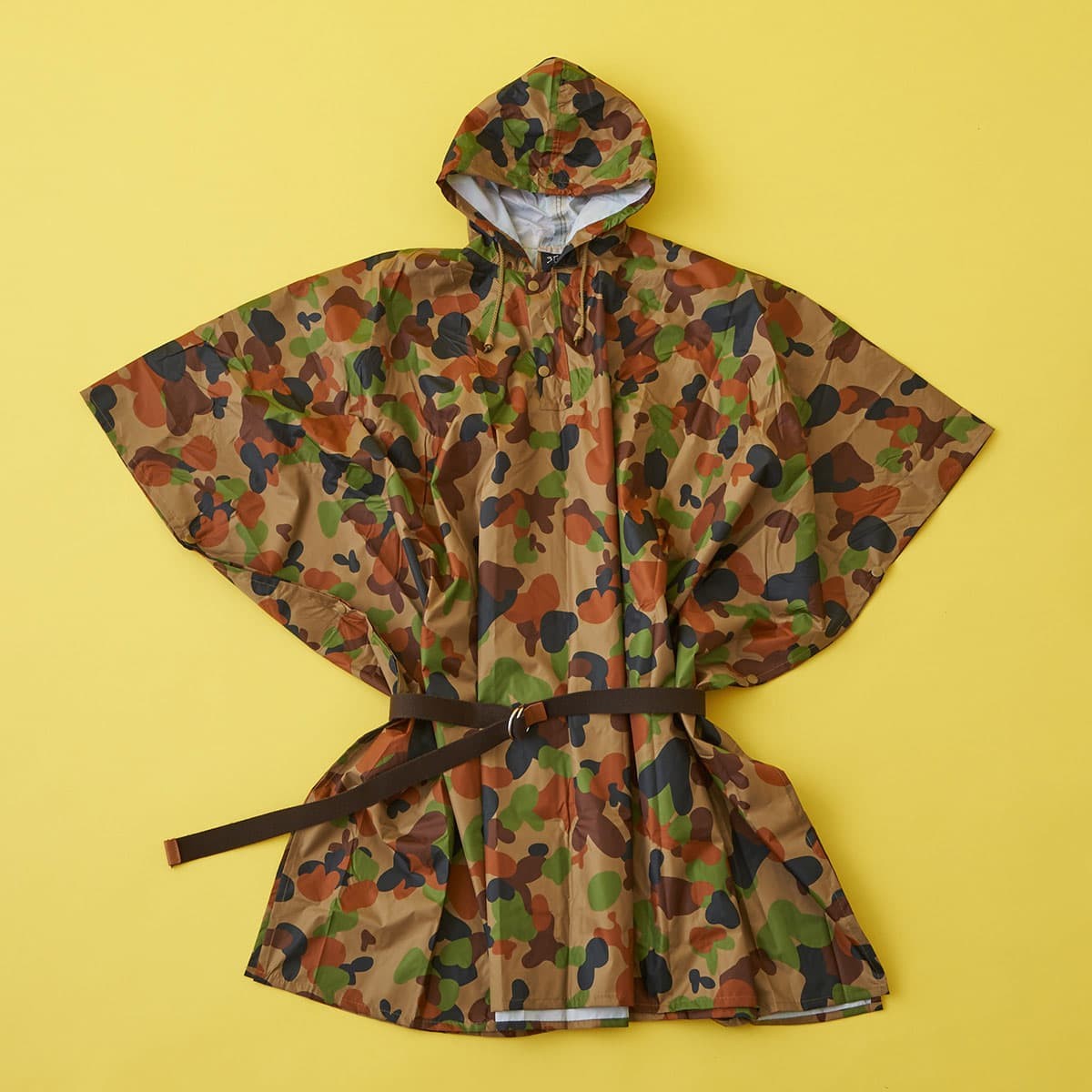 カモフラ柄のポンチョ - Slide:1