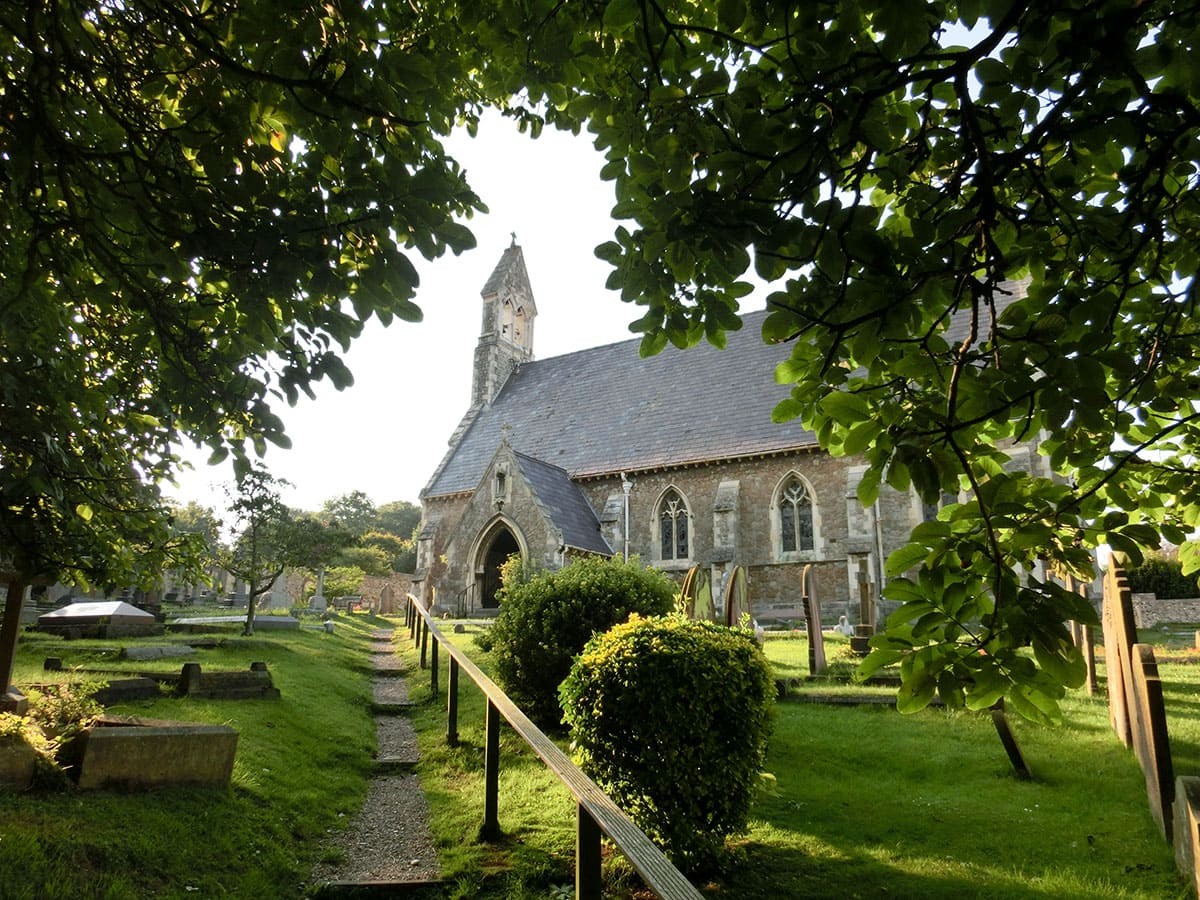 緑と教会風景 - Slide:10