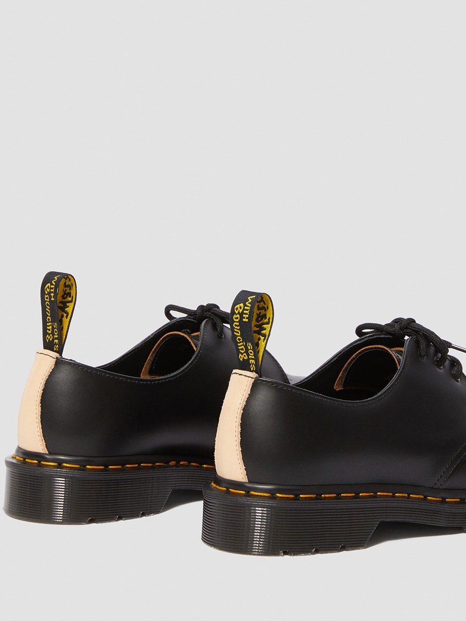 エンダースキーマ × ドクターマーチンが初コラボ!定番なのに全く新しい2つのシューズ - Slide:10