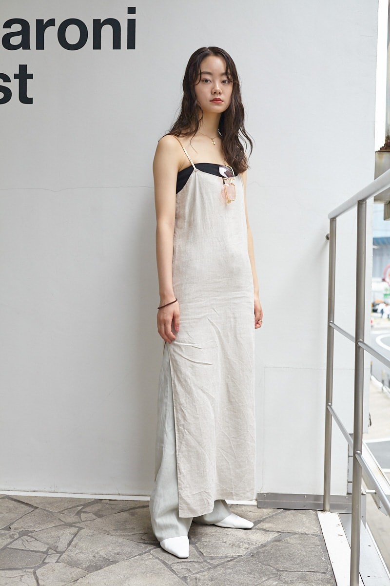 小物でモードな味付け。古着をシンプルでクリーンに着こなす|365日おしゃれスナップ - Slide:1