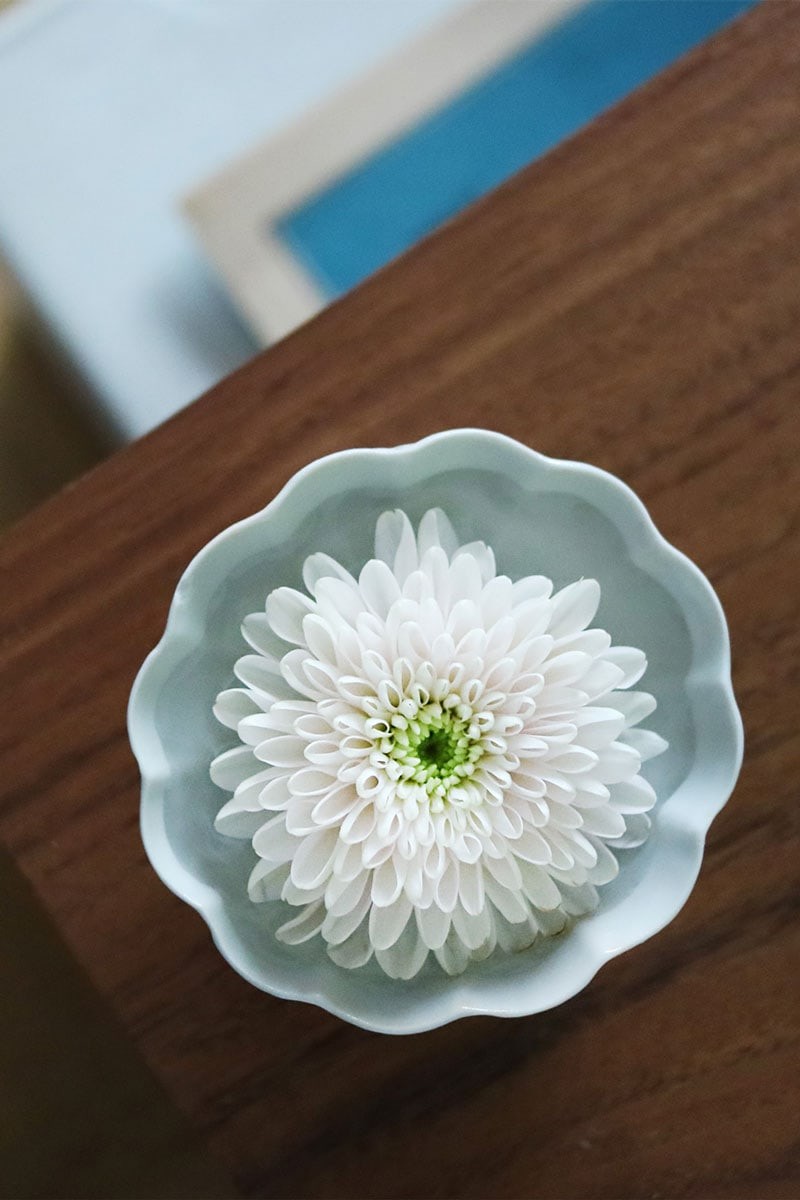 小皿に浮かべたフローティングフラワー - Slide:7