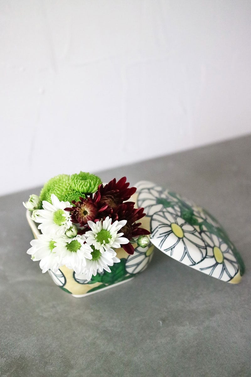 蓋付きの小鉢に生けた様子 - Slide:3