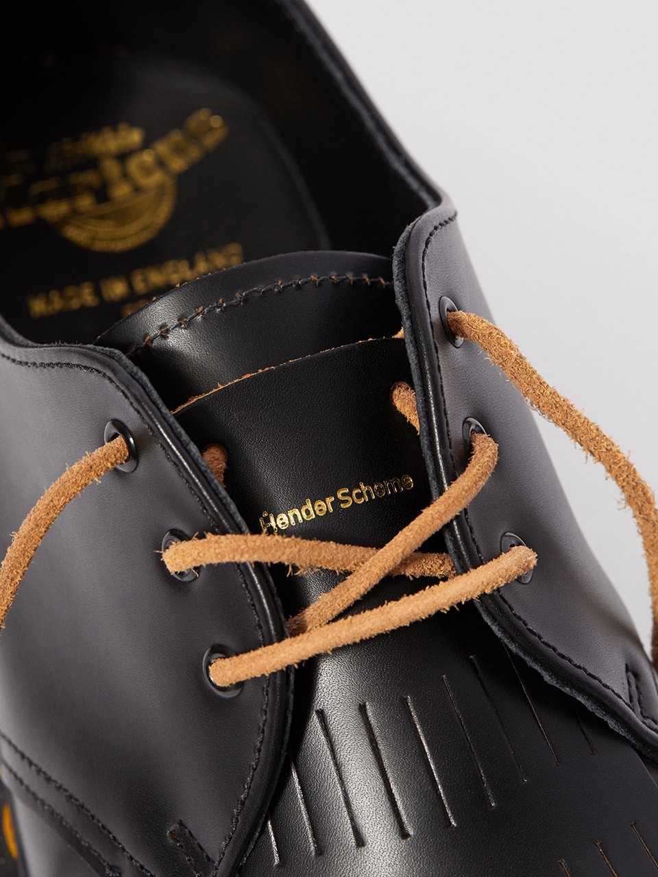 エンダースキーマ × ドクターマーチンが初コラボ!定番なのに全く新しい2つのシューズ - Slide:14