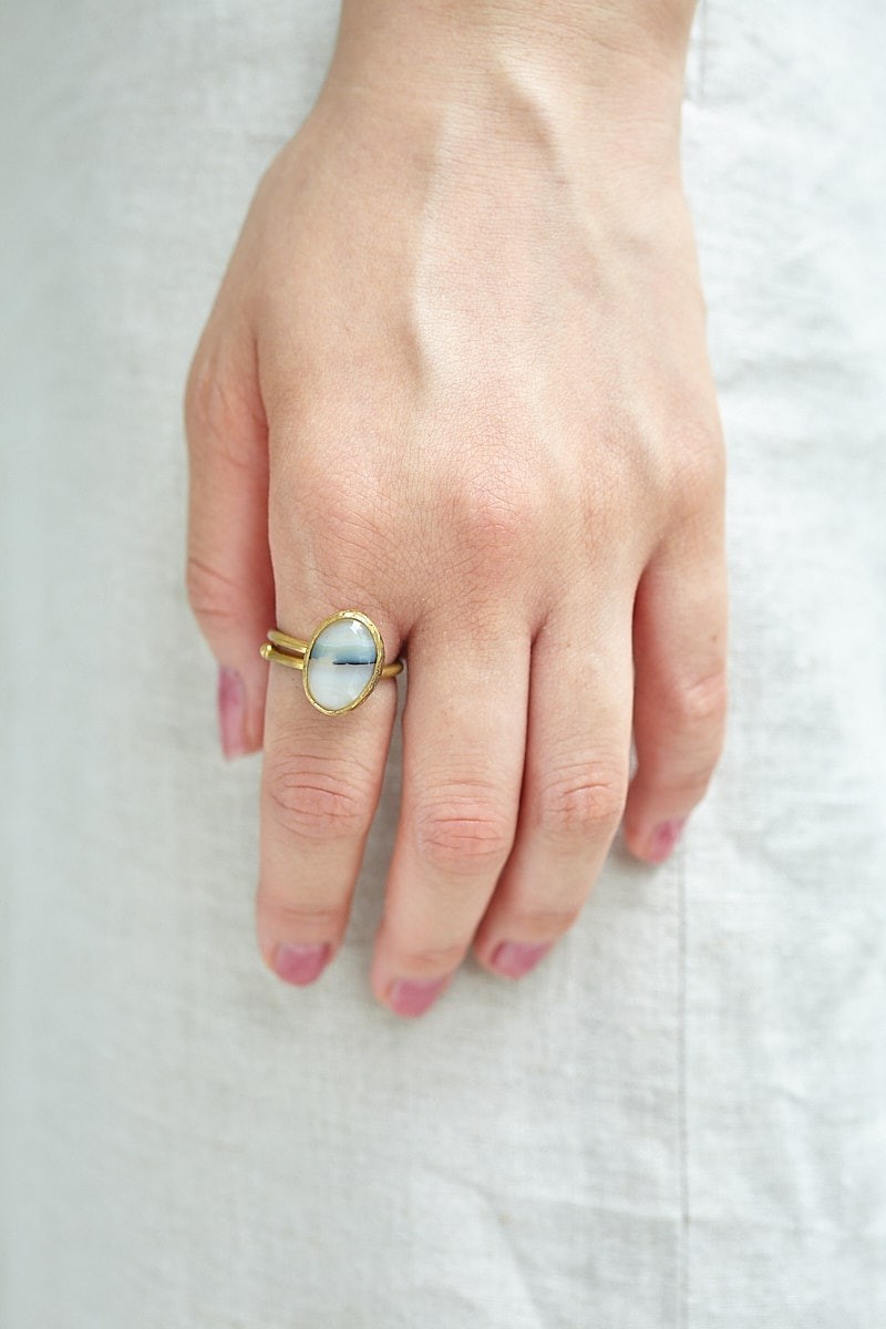 小物でモードな味付け。古着をシンプルでクリーンに着こなす|365日おしゃれスナップ - Slide:4