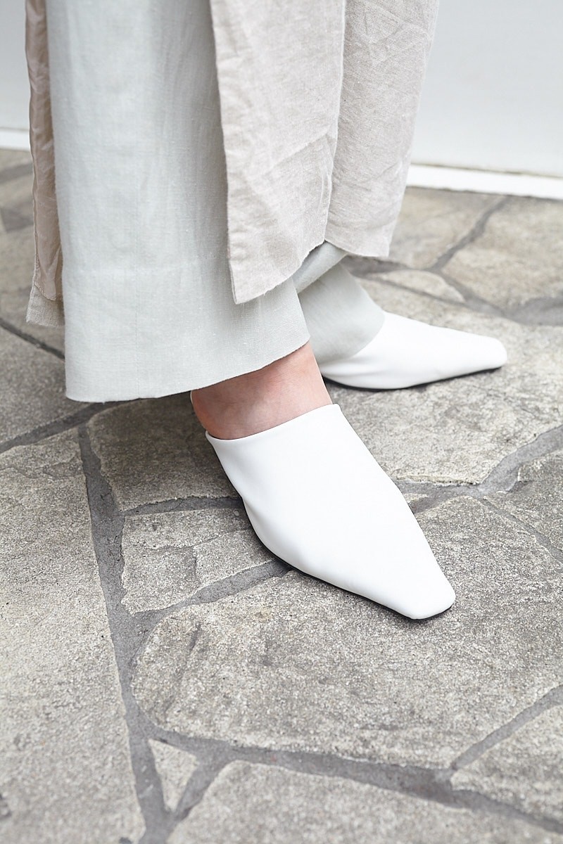 小物でモードな味付け。古着をシンプルでクリーンに着こなす|365日おしゃれスナップ - Slide:2