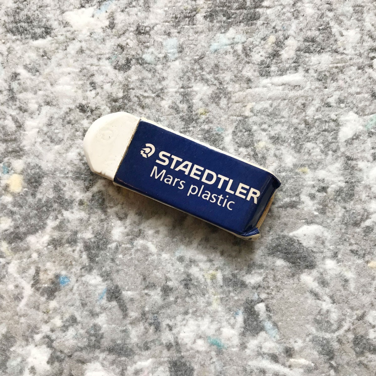 STAEDTLERの消しゴム。 - Slide:1