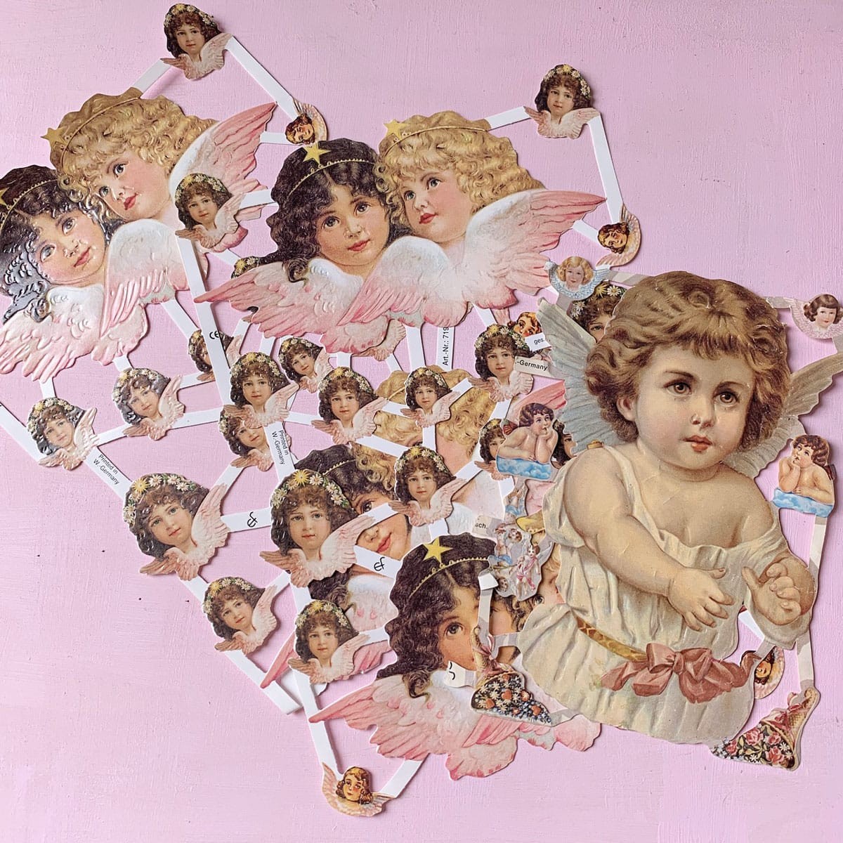 アンティークのコラージュペーパー - Slide:1