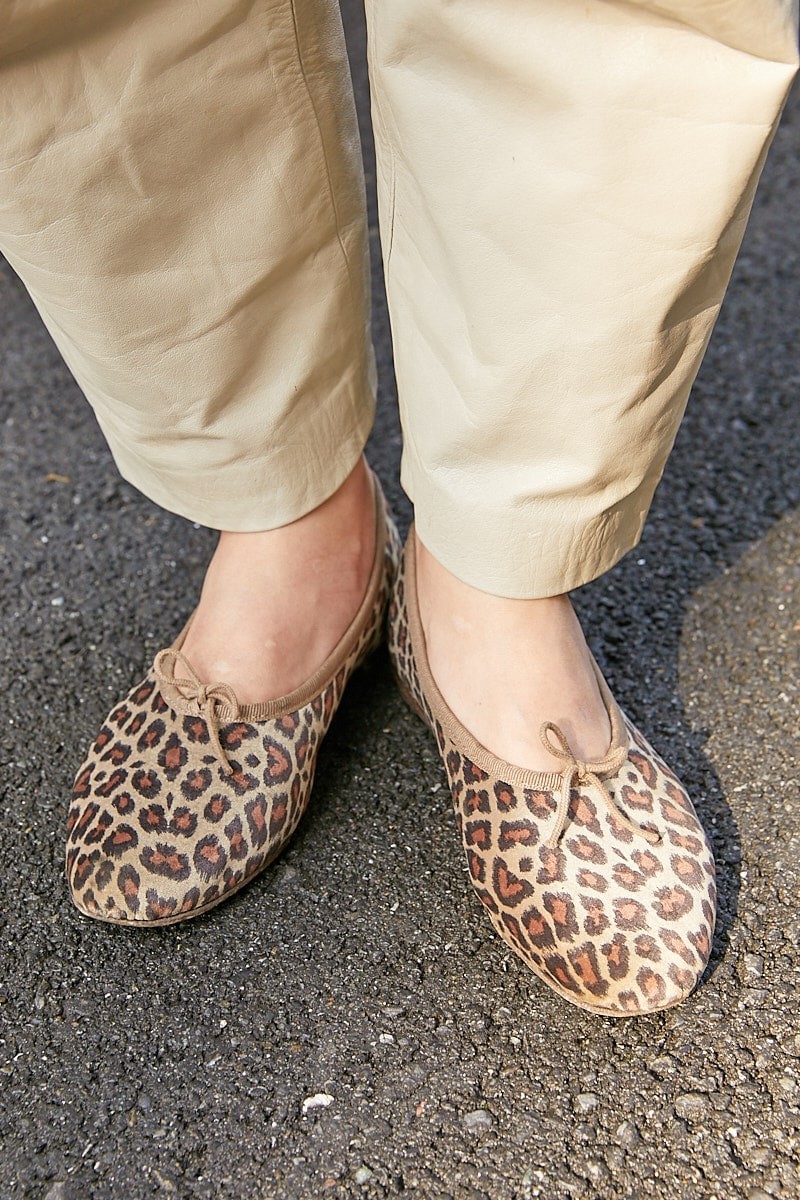 ウールのハットで粋に。アクセサリー感覚のミニバッグがアクセント|365日おしゃれスナップ - Slide:3