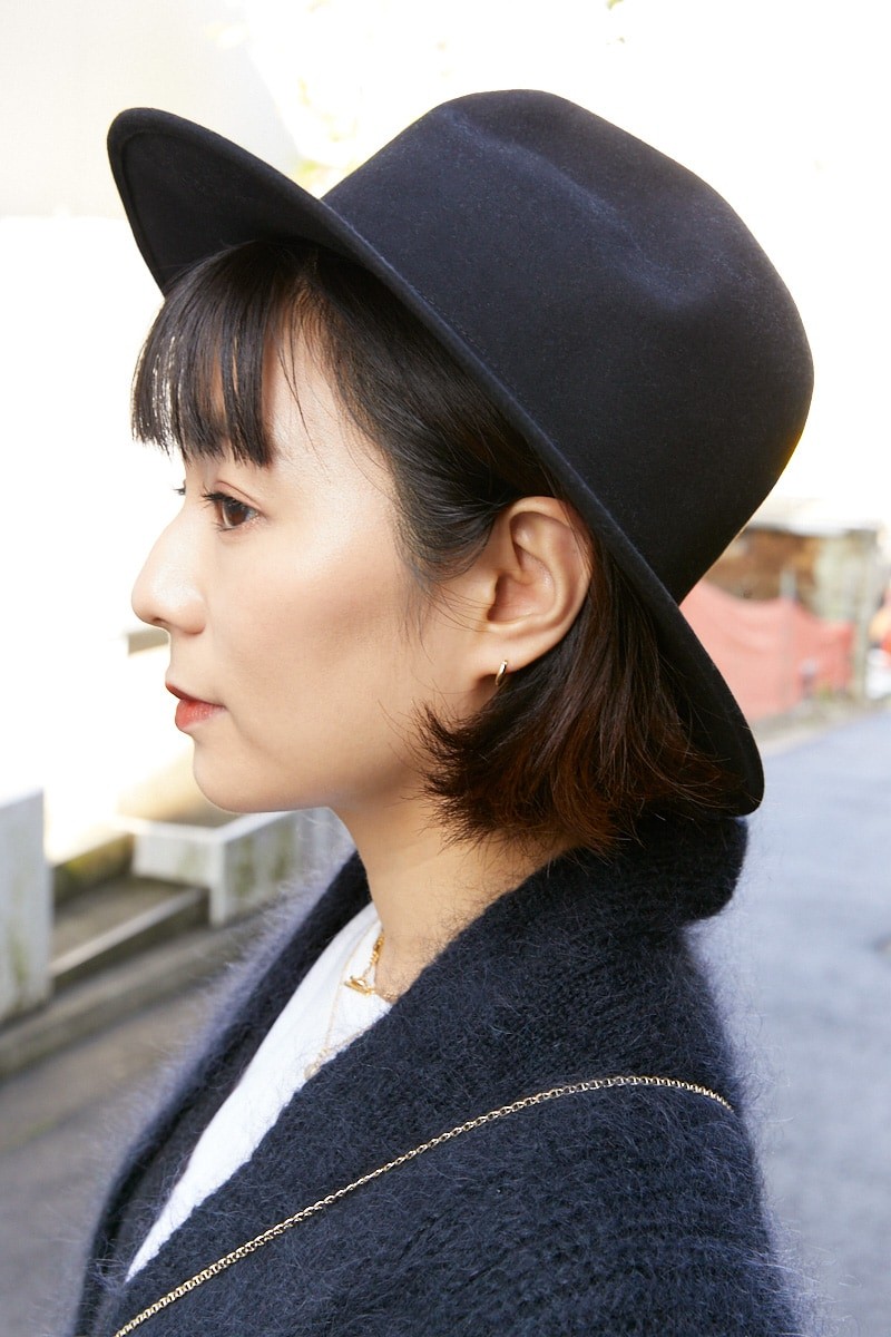 ウールのハットで粋に。アクセサリー感覚のミニバッグがアクセント|365日おしゃれスナップ - Slide:4