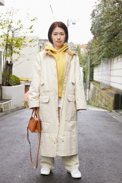 ワーキングウェアを上品にアレンジ。同系色で全身まとめて|365日おしゃれスナップ - Slide:1