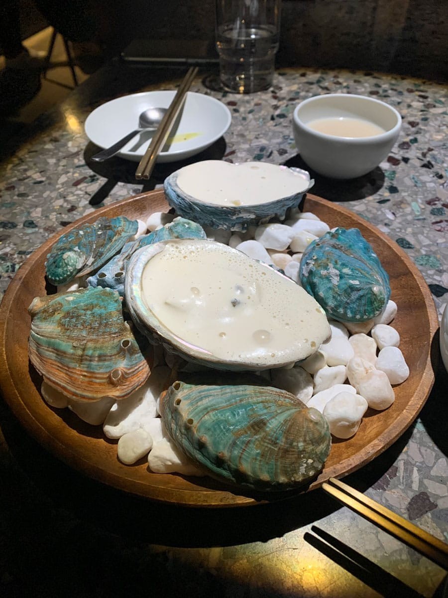 アワビとフルーツの料理 - Slide:1