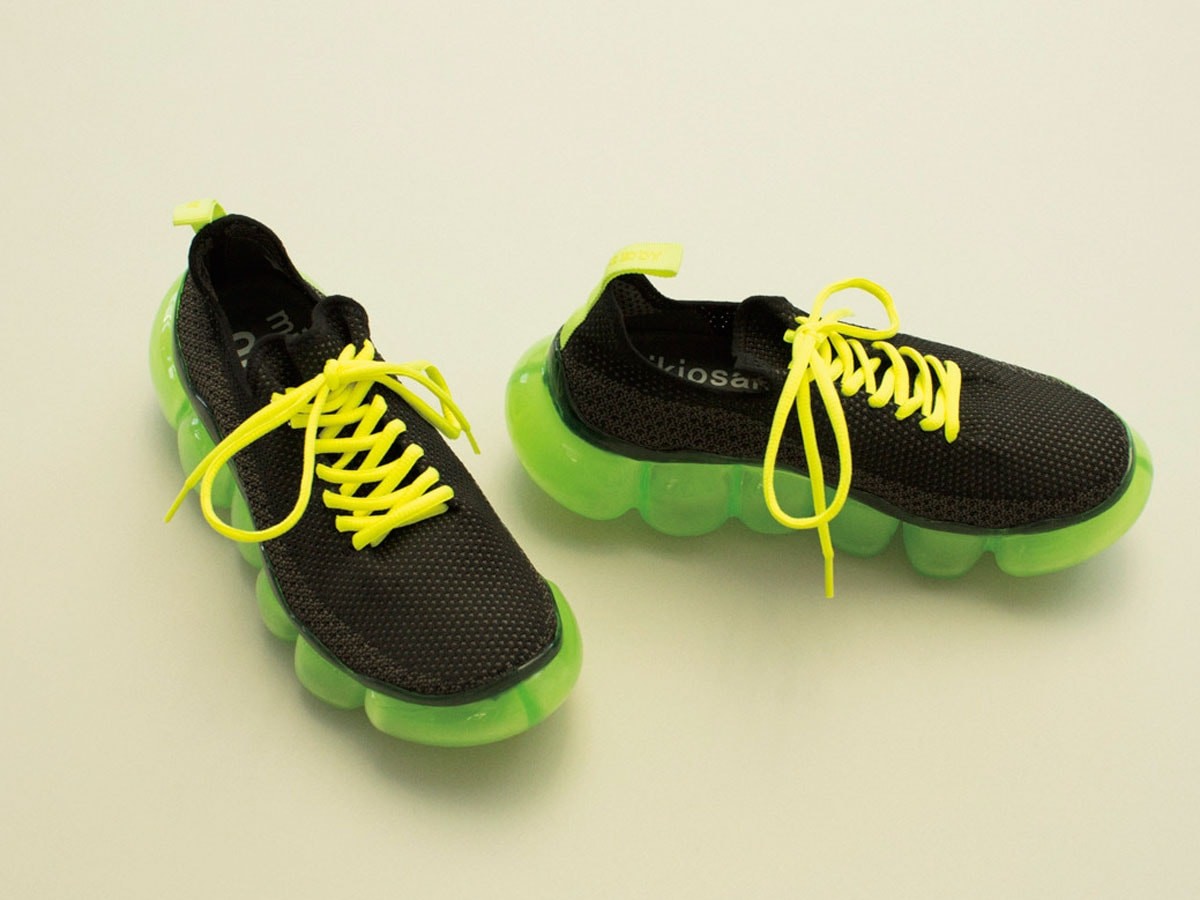 スニーカー - Slide:1