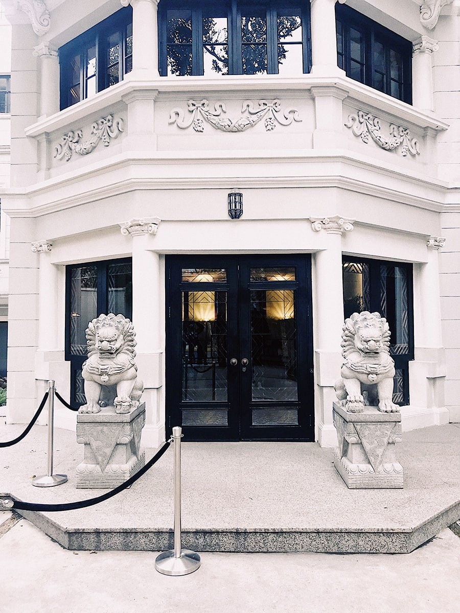 獅子のオブジェ - Slide:1