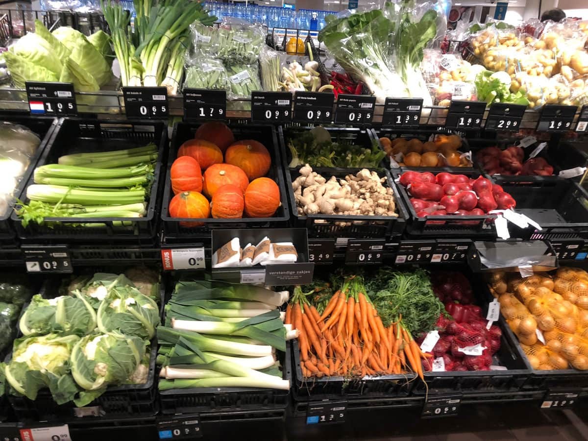 スーパーの商品棚 - Slide:2