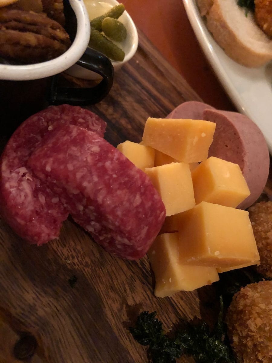 生ソーセージやチーズ - Slide:6