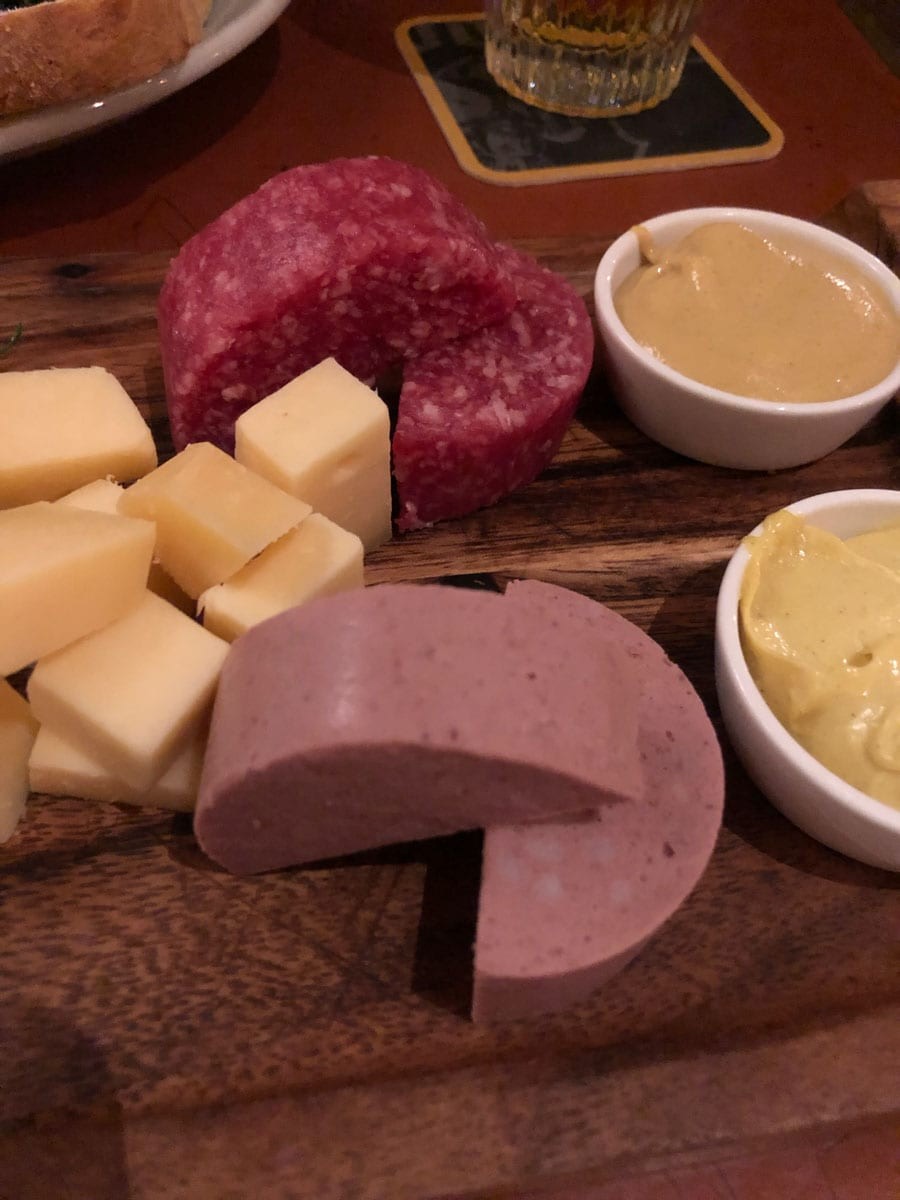 生ソーセージやチーズ - Slide:7