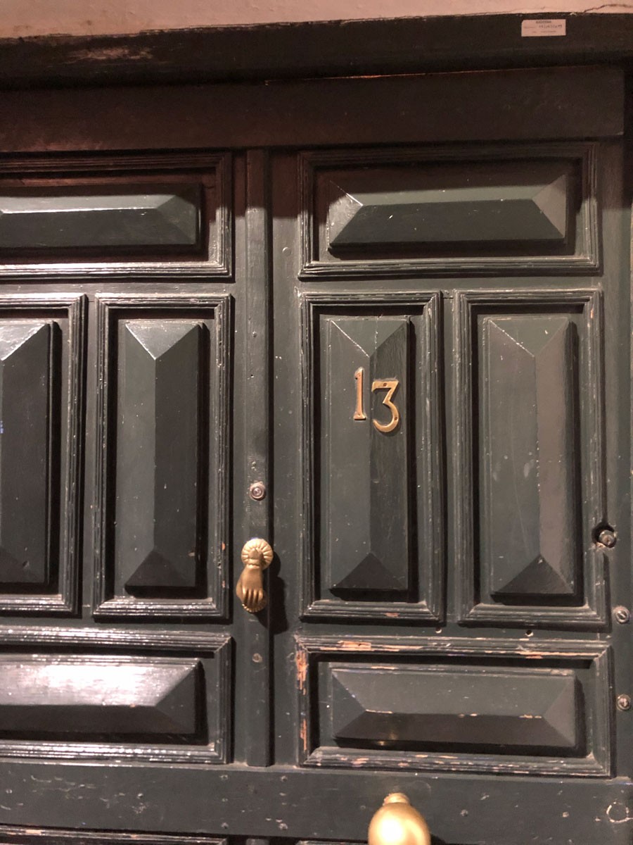 部屋のドア - Slide:7