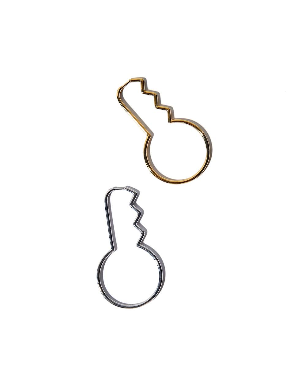 マリア ブラックのピアス