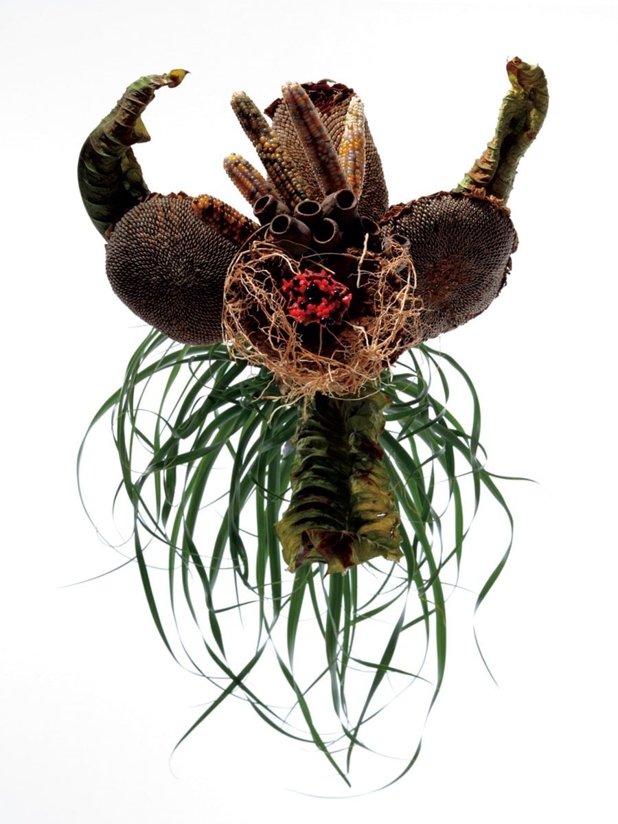 アンスリウムの葉、ひまわり、トウモロコシ、ユーカリ、とっくりランの生け花 - Slide:4