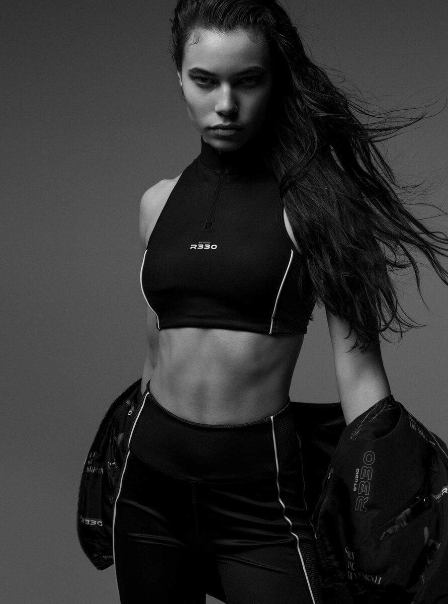 〈STUDIO R330〉のアイテムを着ている人 - Slide:2