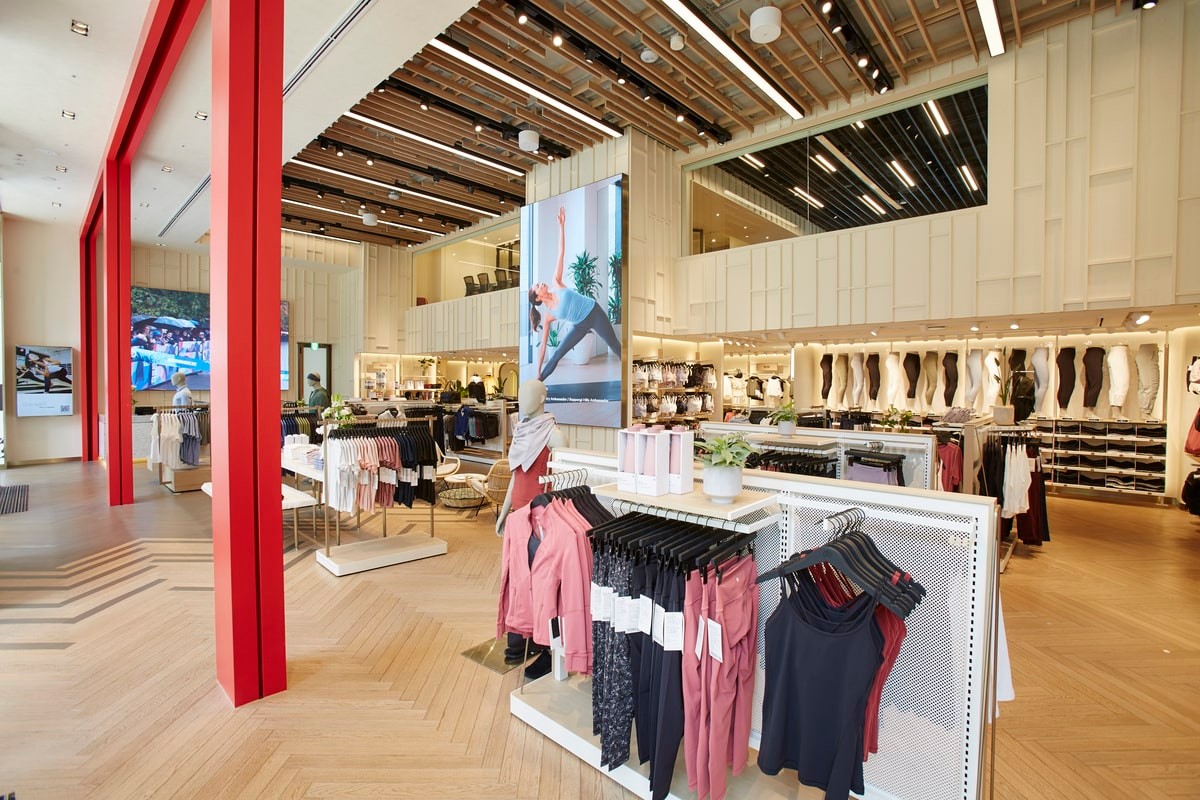 ルルレモン 六本木ヒルズ - Slide:2